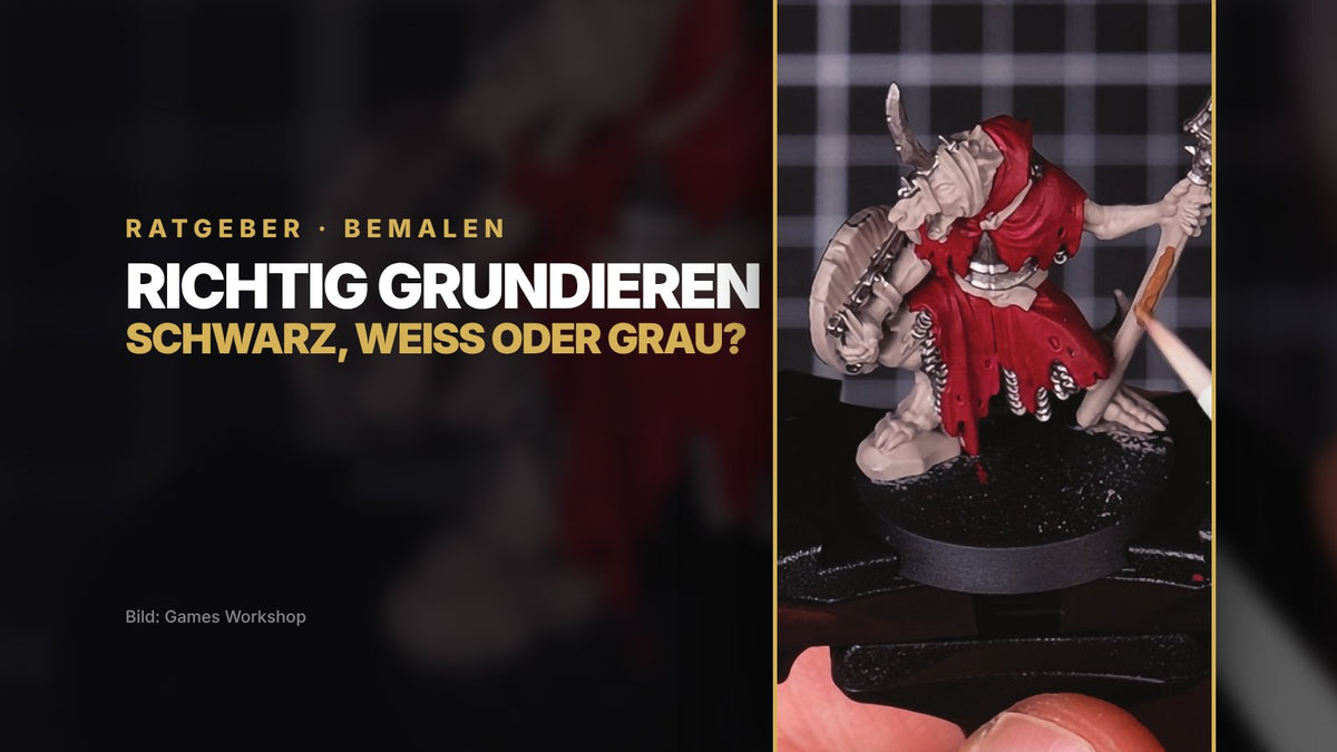 Grundierte Miniatur auf einem Bemalgriff beim Bemalen